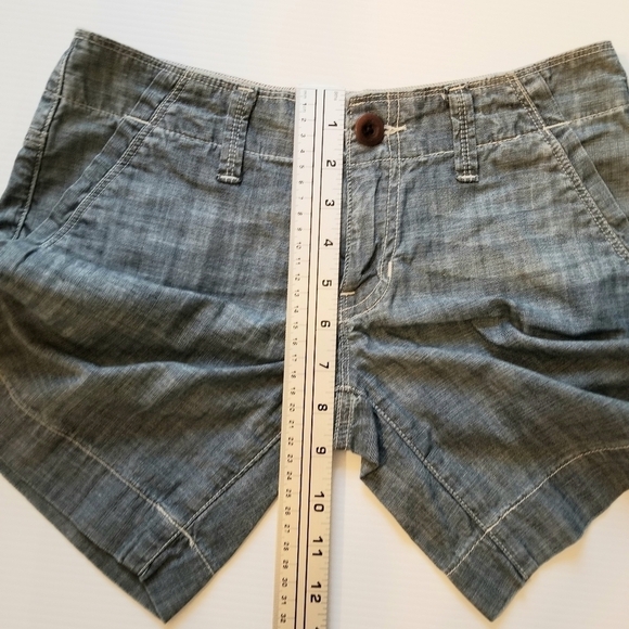 Gap Chambray 100% Cotton Mid Rise Shorts, size 0 - Picture 4 of 6